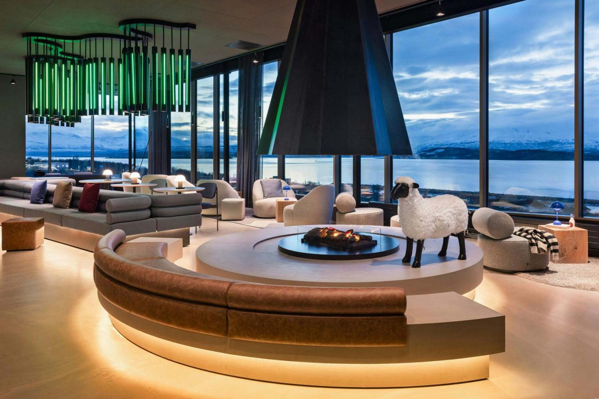 Отель Moxy Тромсё Экстерьер фото