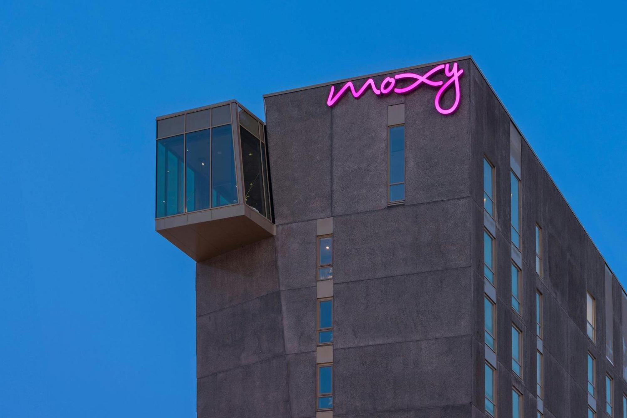 Отель Moxy Тромсё Экстерьер фото